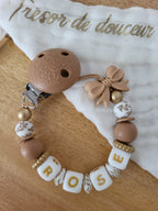 Attache-tétine fille noeud marron