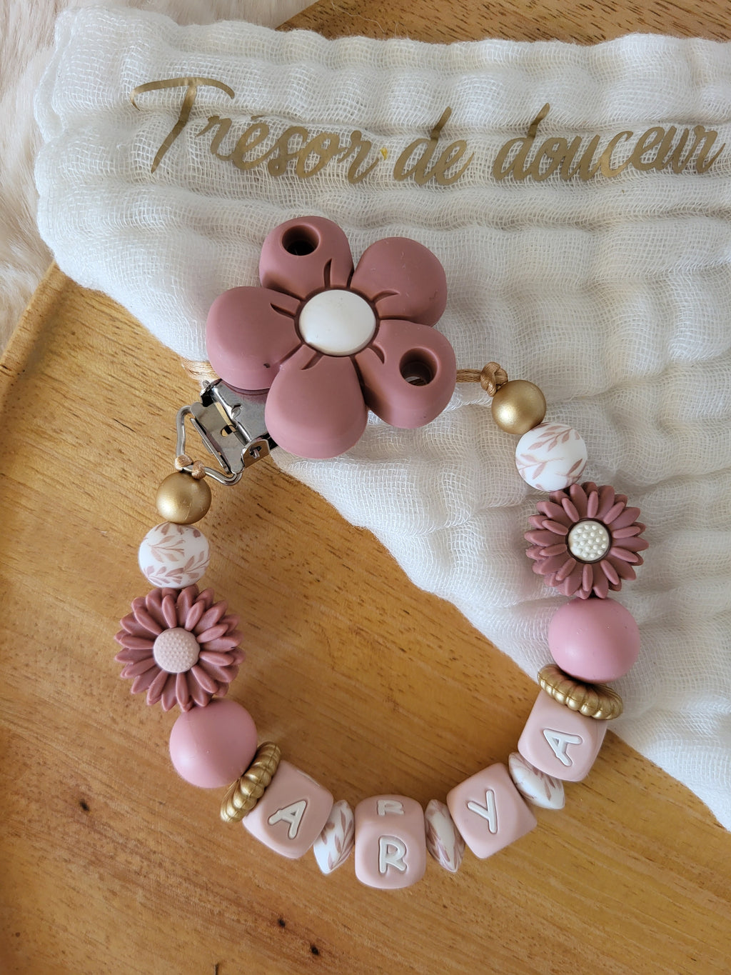 Attache-tétine fille marguerite rose