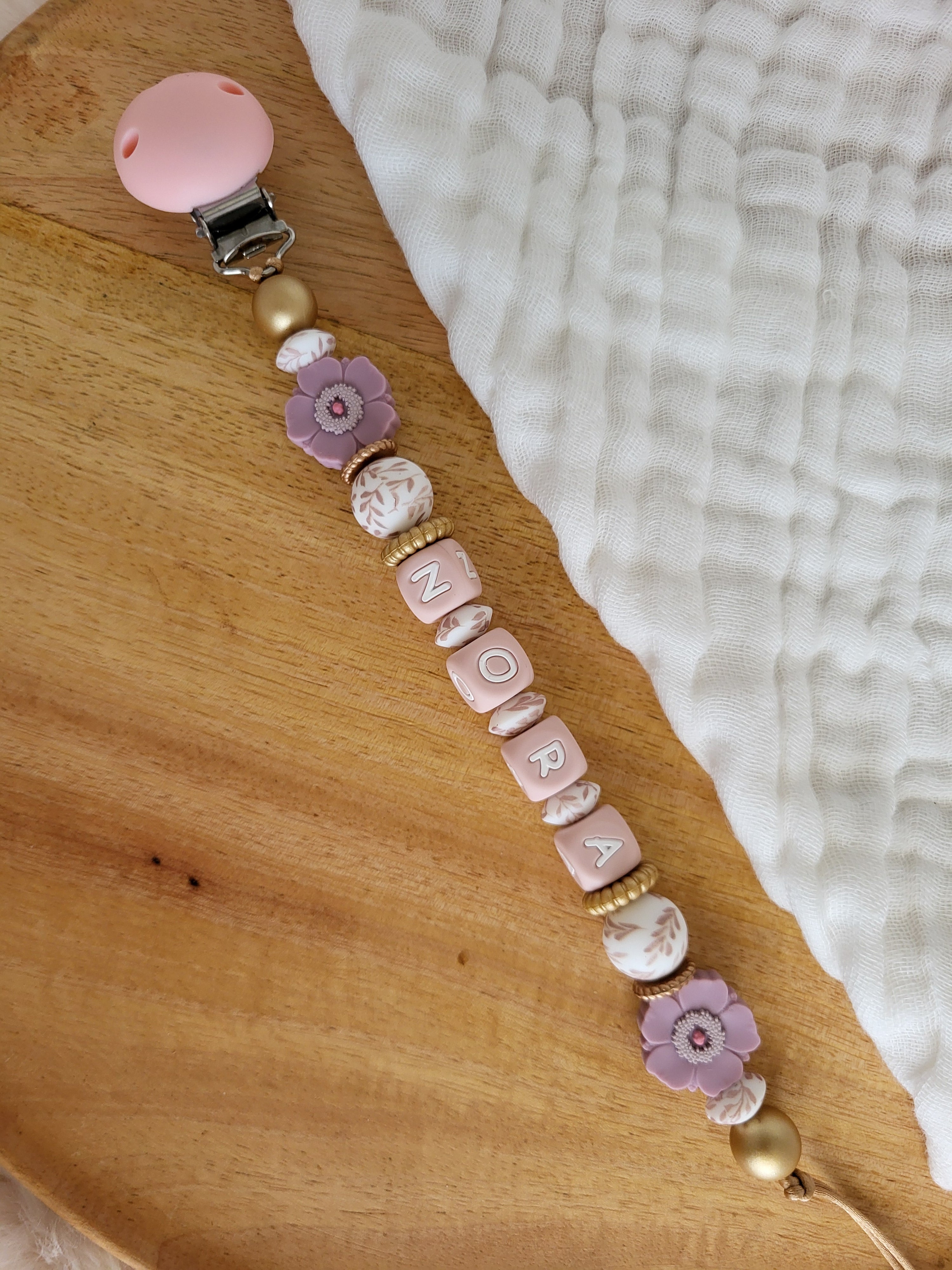 Attache-tétine fleur clip rose