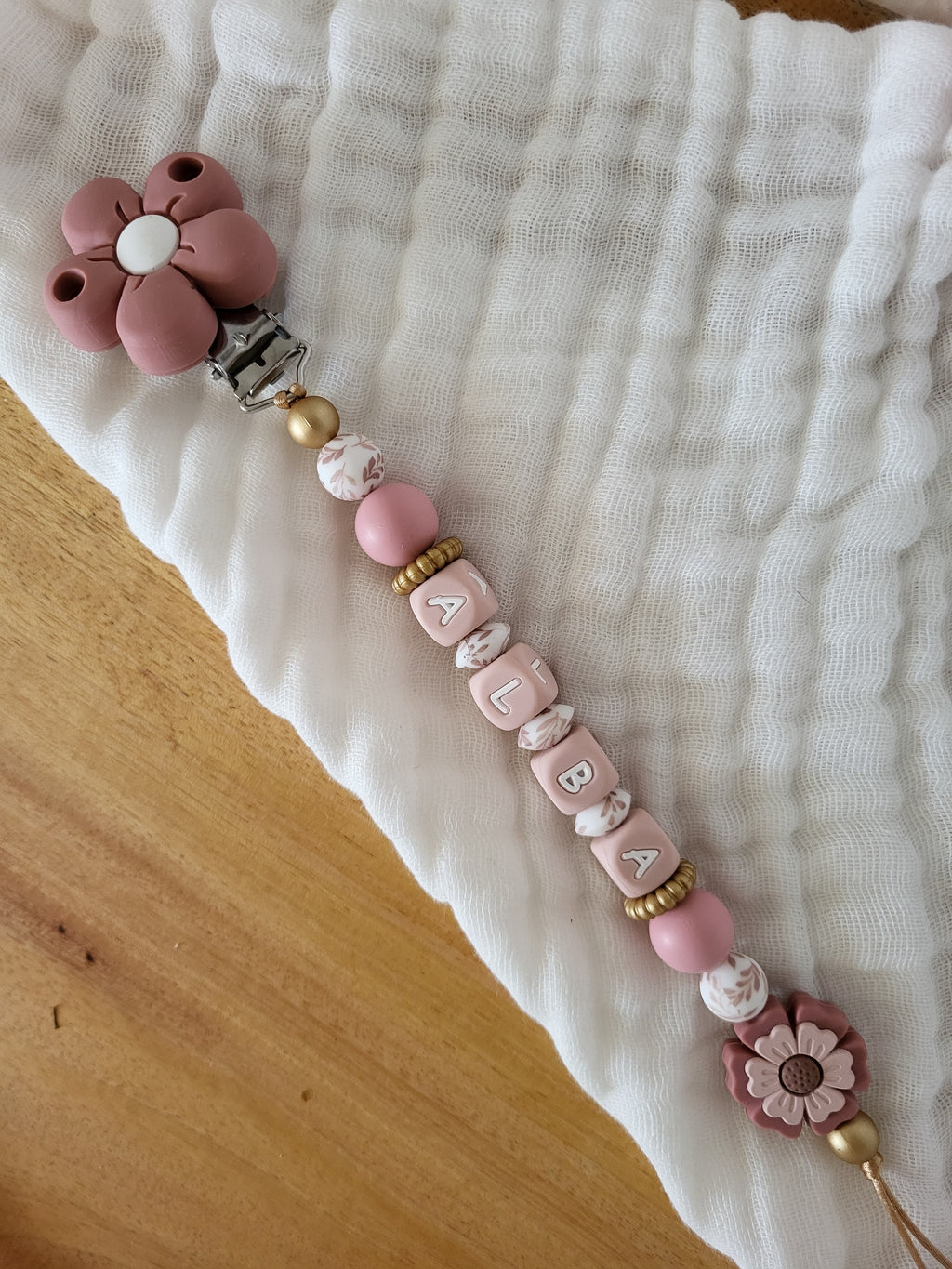 Attache-tétine fille marguerite rose